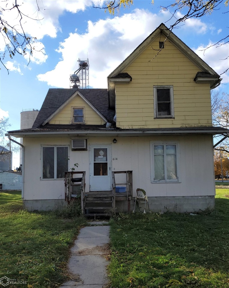614 1st St NW, Clarion, IA 50525 - photo 1