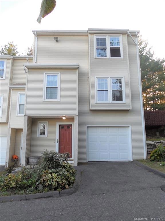 55 Deerwood Ln unit 11, Waterbury, CT 06704 - photo 1