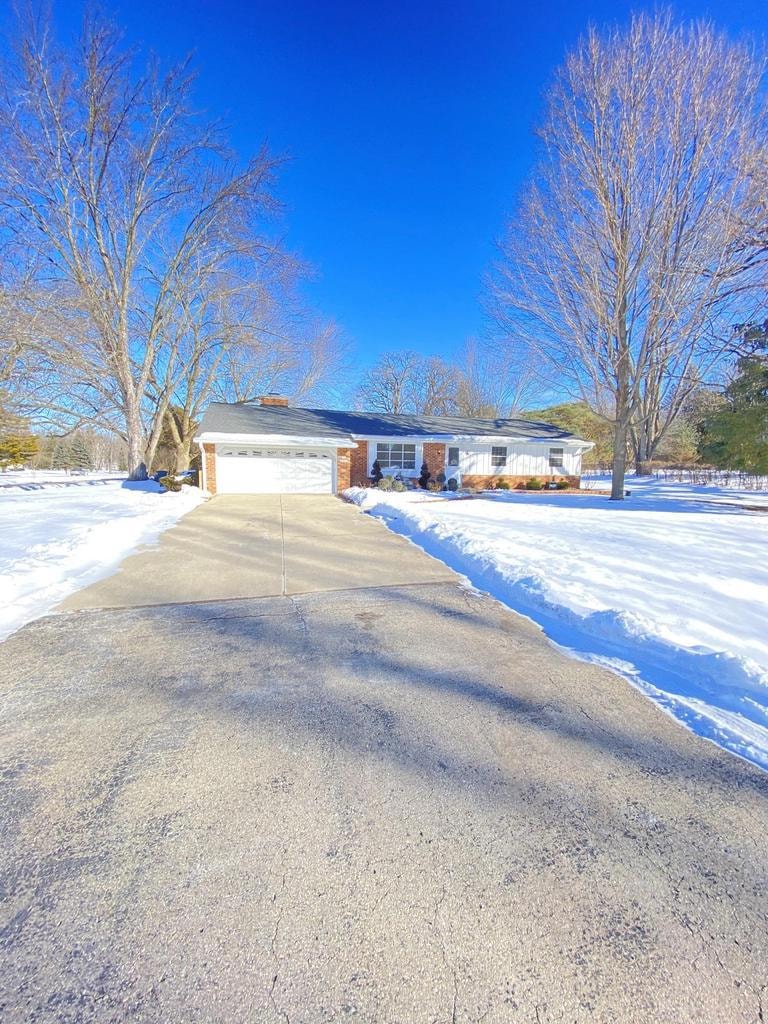 N68W13762 Bay Ridge Ct, Menomonee Falls, WI 53051 - photo 1