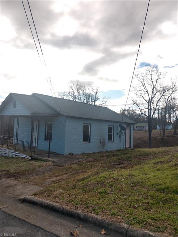 221 Lytle St, Reidsville, NC 27320 - photo 1