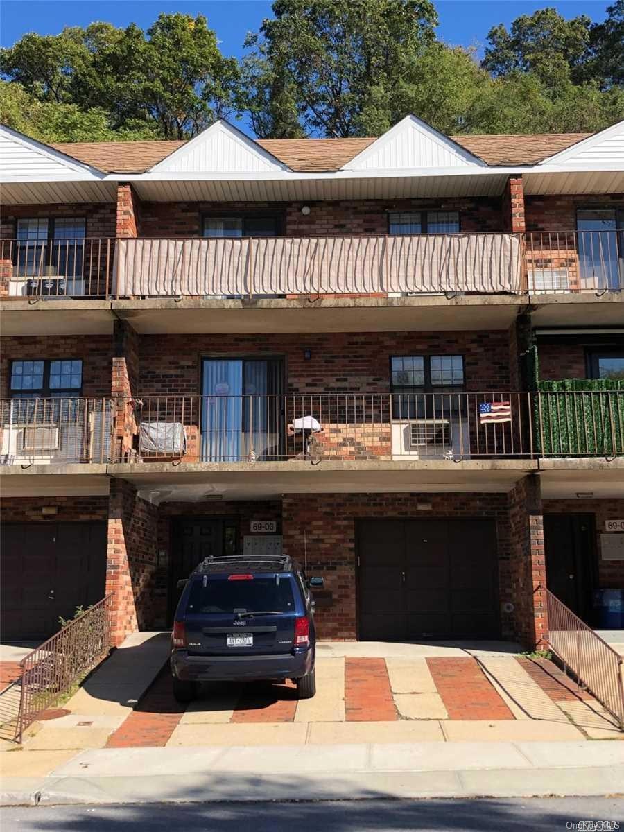 6903 242nd St unit 2R, Douglaston, NY 11362 - photo 1