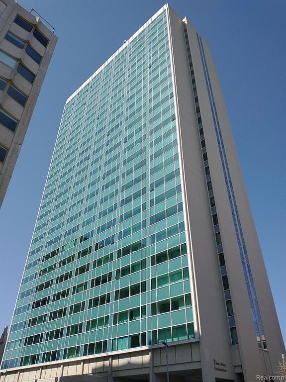 For Sale $279,900 • Co-Listing Agent