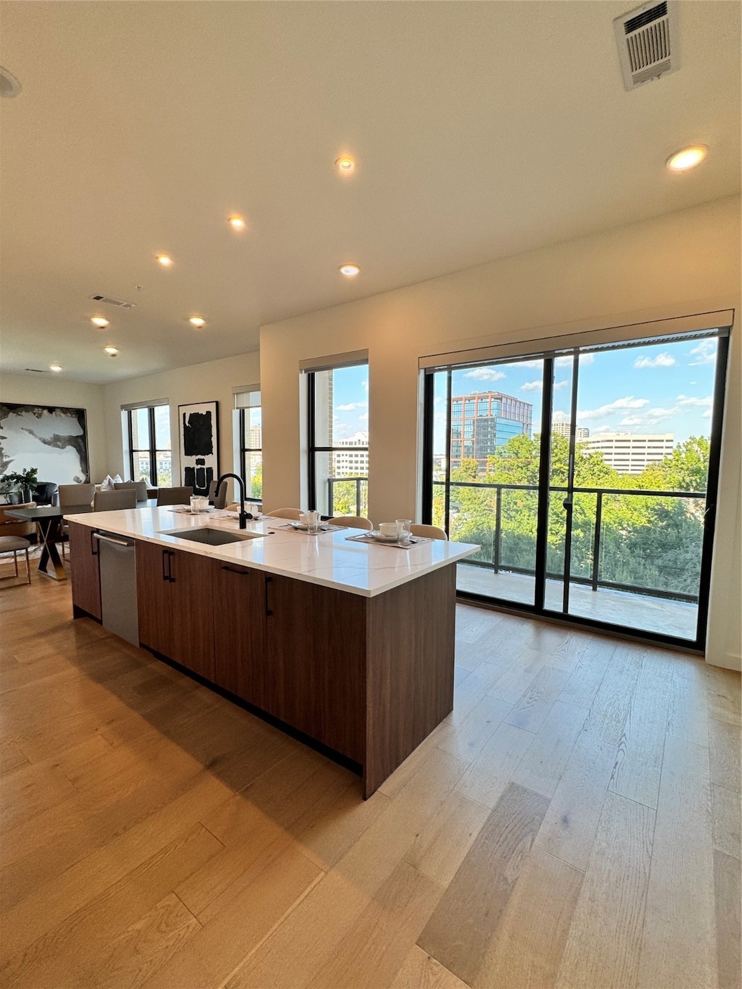 2620 Maple Ave unit 617, Dallas, TX 75201 - photo 1