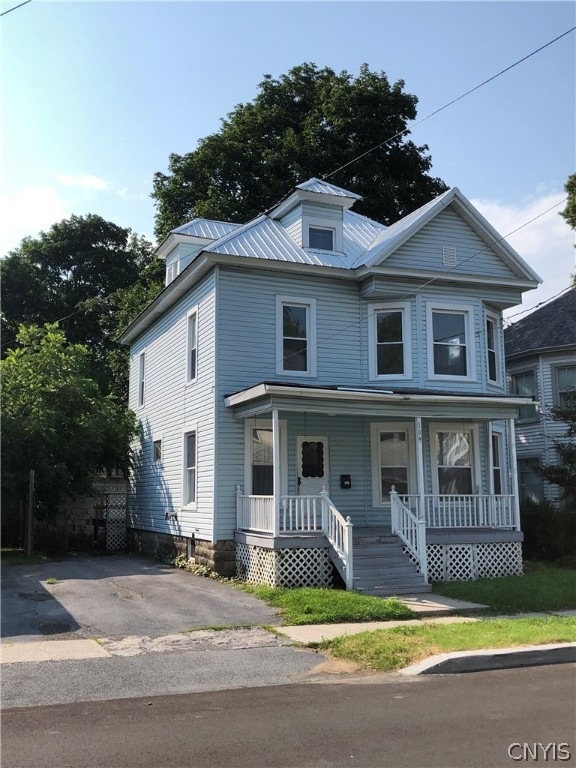 Front of home and driveway