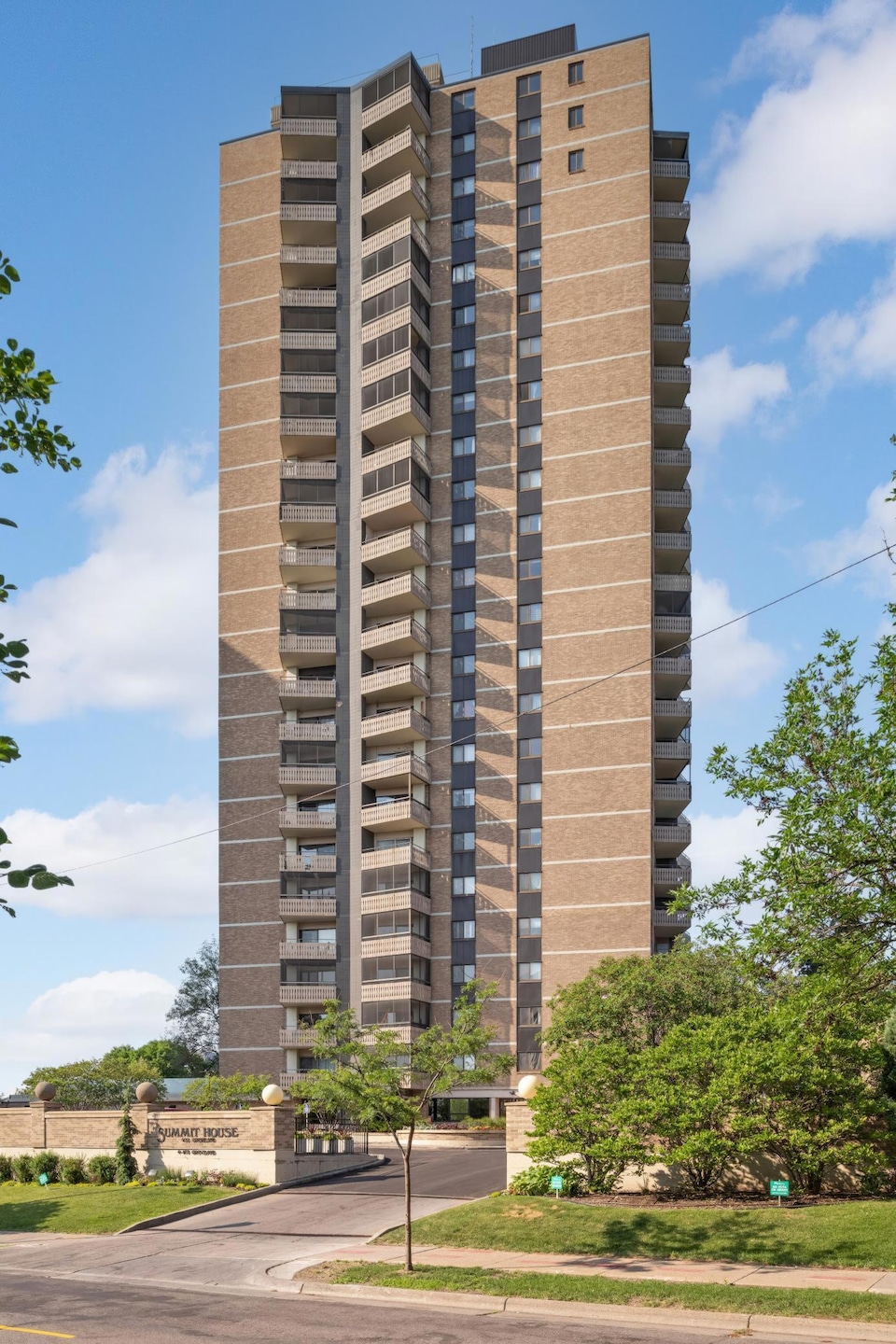 400 Groveland Ave unit 413, Minneapolis, MN 55403 - photo 1