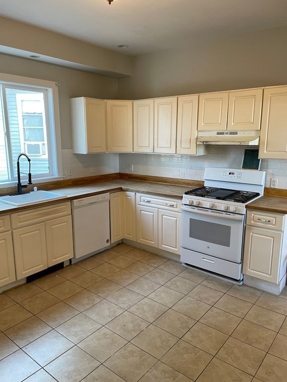 116 Foster St unit 2, Peabody, MA 01960 - photo 1