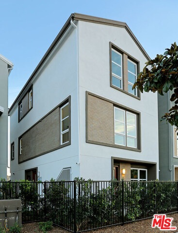 Exterior view - 3 story home