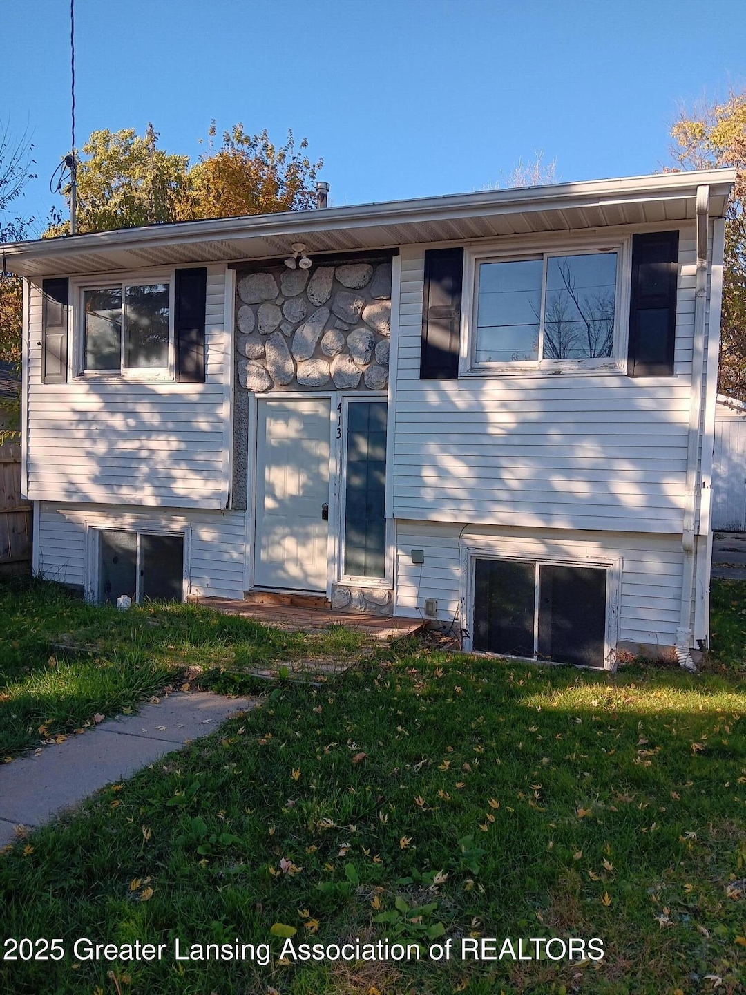 413 E Hodge Ave, Lansing, MI 48910 - photo 1