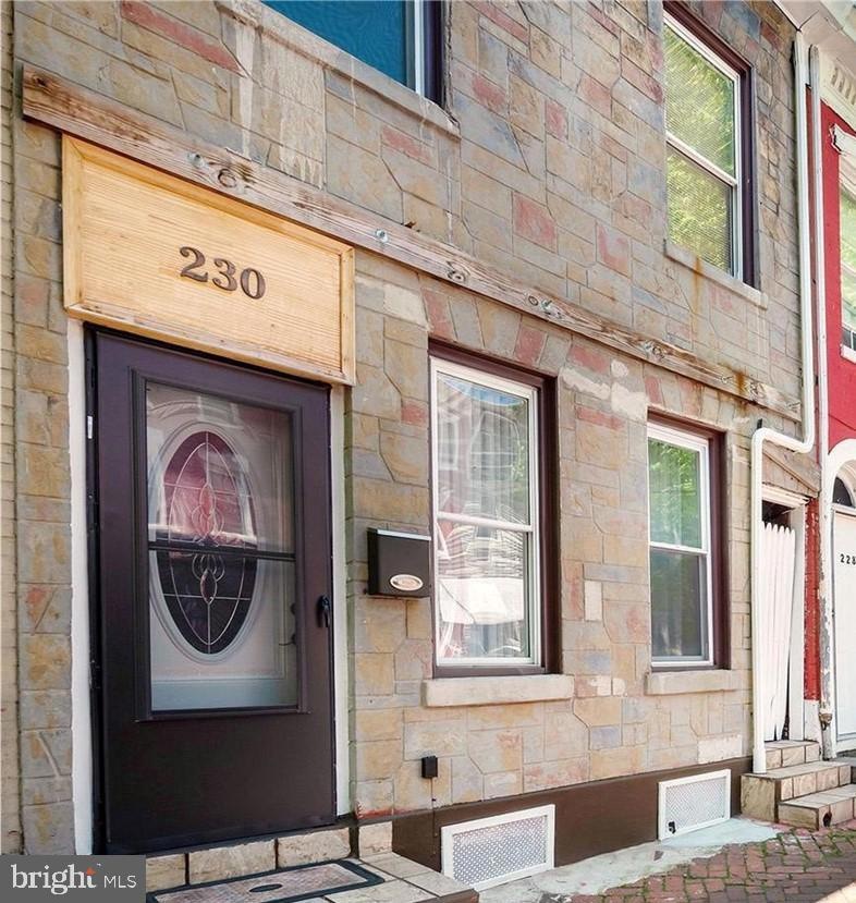 230 S 4th St, Reading, PA 19602 - photo 1