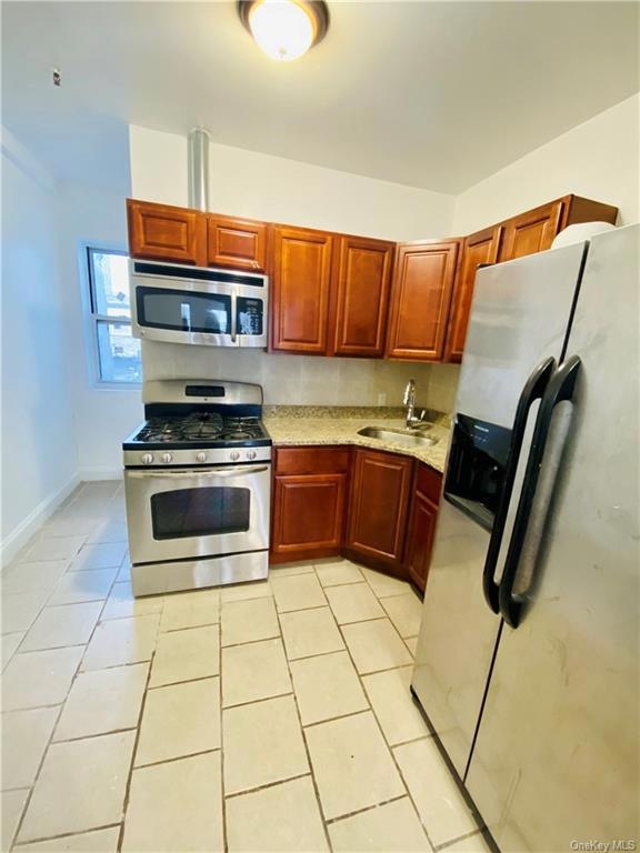 2472 Arthur Ave unit 4, Bronx, NY 10458 - photo 1