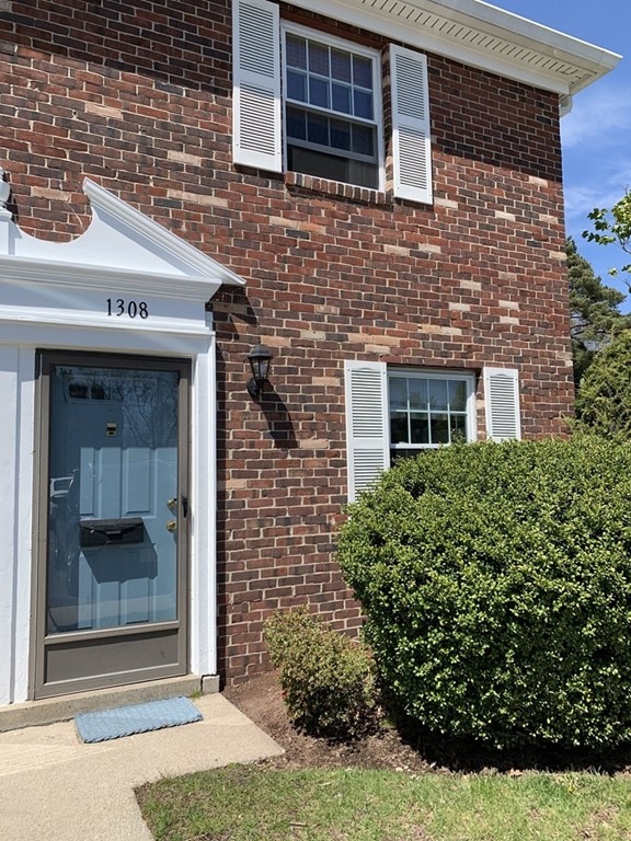 1308 Windsor Dr unit 1308, Framingham, MA 01701 - photo 1