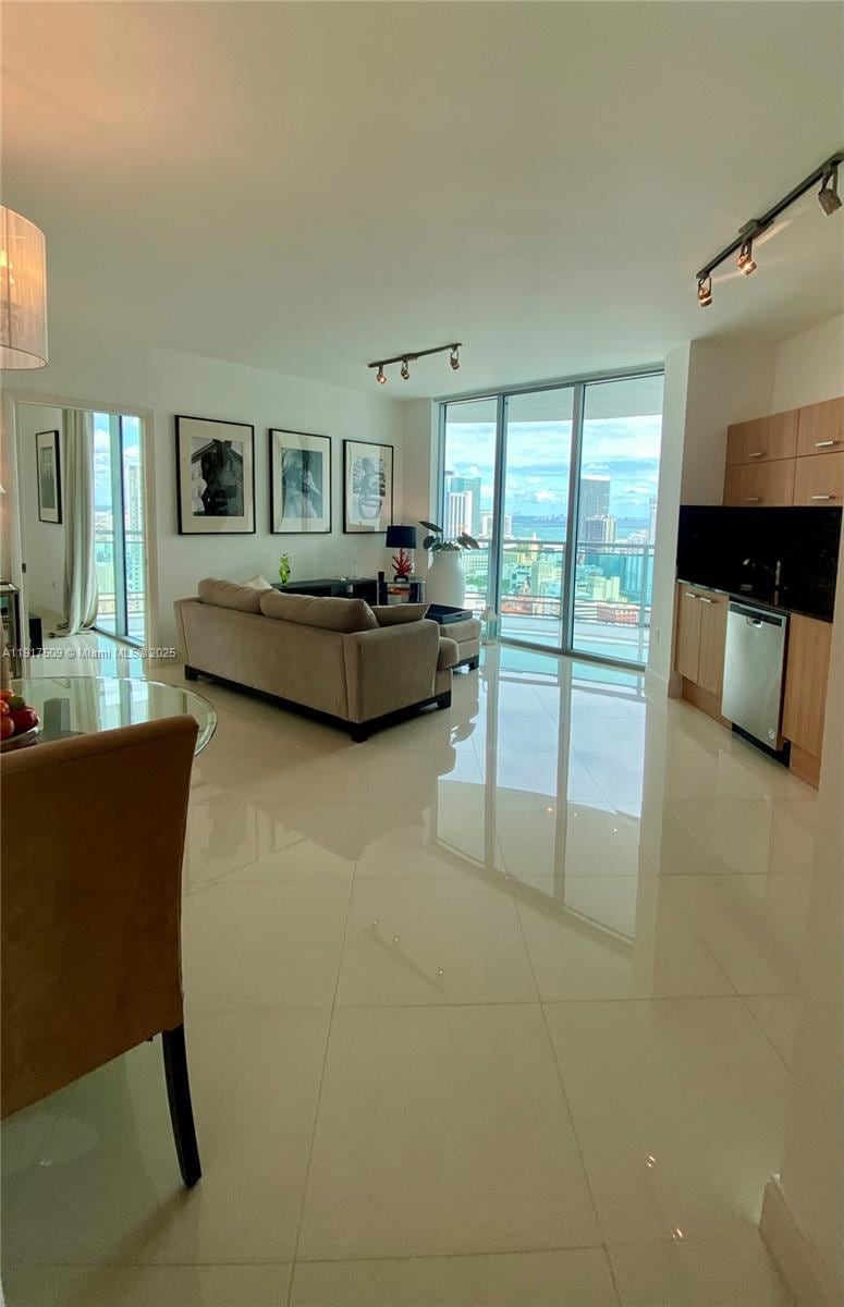 Wind by Neo unit 3813, Miami, FL 33130 - photo 1