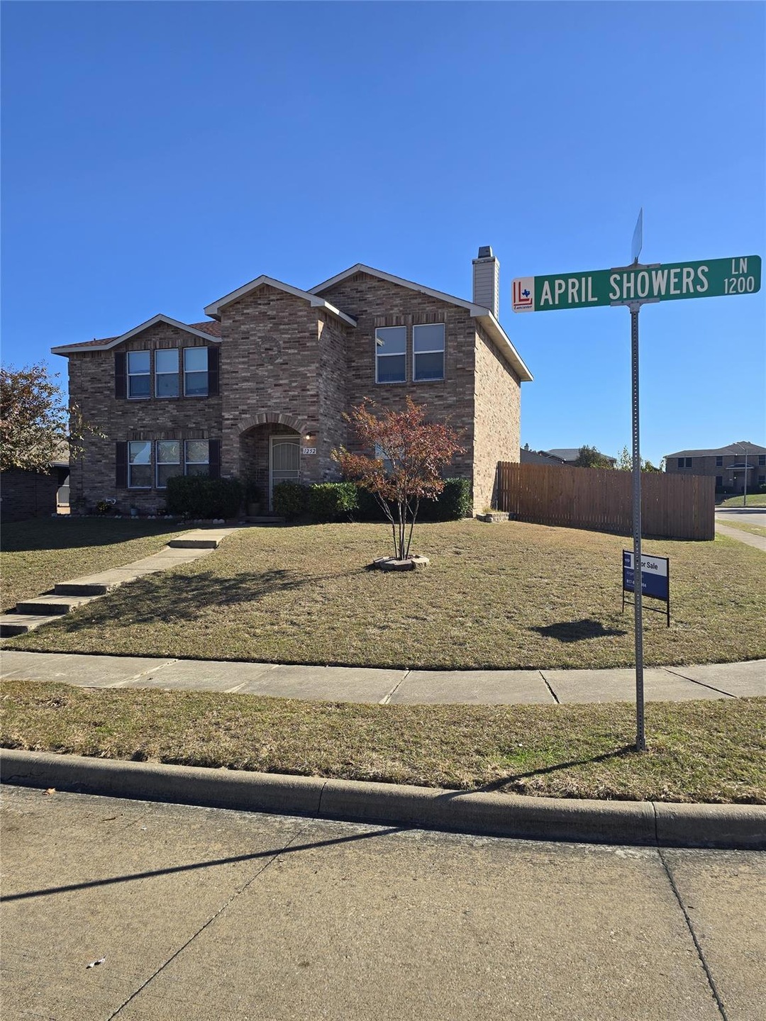 View of front of house with a front yard