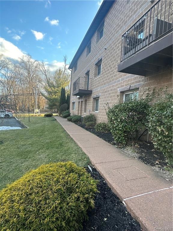 17 Klint Ct unit 17, Nanuet, NY 10954 - photo 1