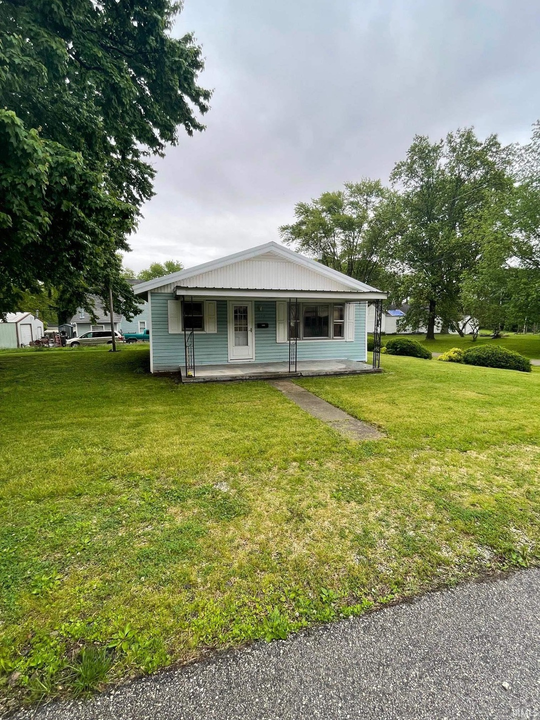 109 S 3rd St, Edwardsport, IN 47528 - photo 1