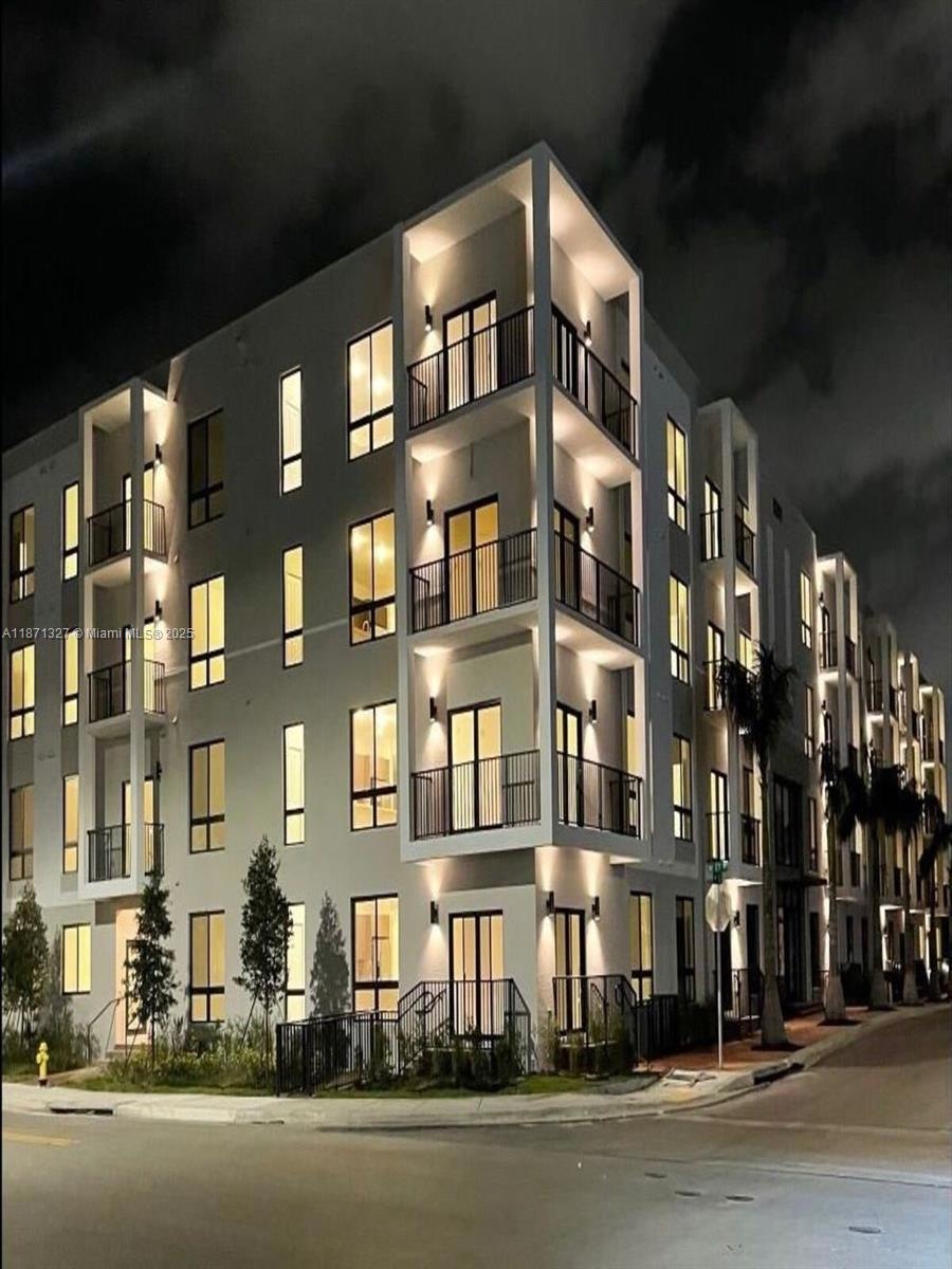 8167 NW 41st St unit E-406, Doral, FL 33166 - photo 1