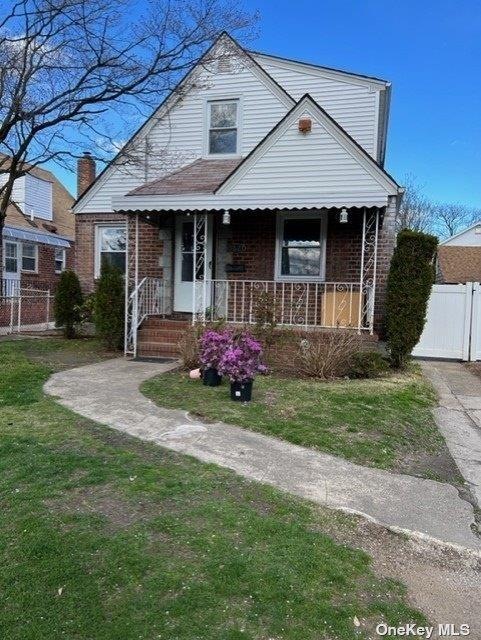 8323 267th St, Glen Oaks, NY 11004 - photo 1