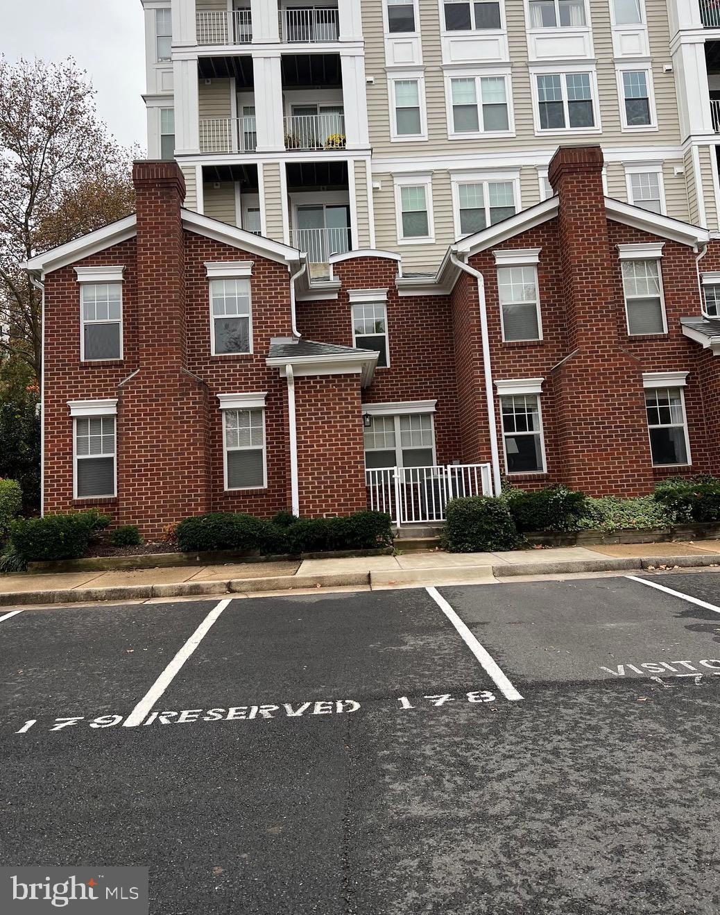 Lillian Court unit TH19, McLean, VA 22102 - photo 1