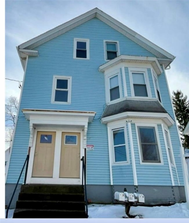 36 Highland St unit 3rd Flr, Pawtucket, RI 02860 - photo 1