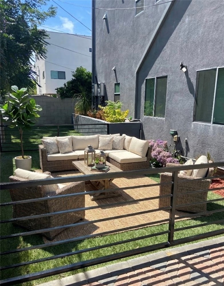 11516 Emelita St, Los Angeles, CA 91601 - photo 1