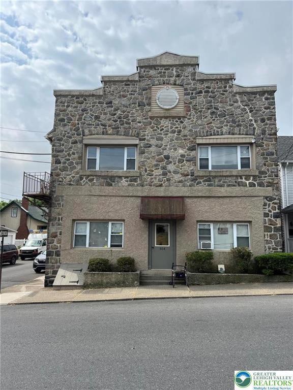 504 Pennsylvania Ave unit C, Bangor, PA 18013 - photo 1