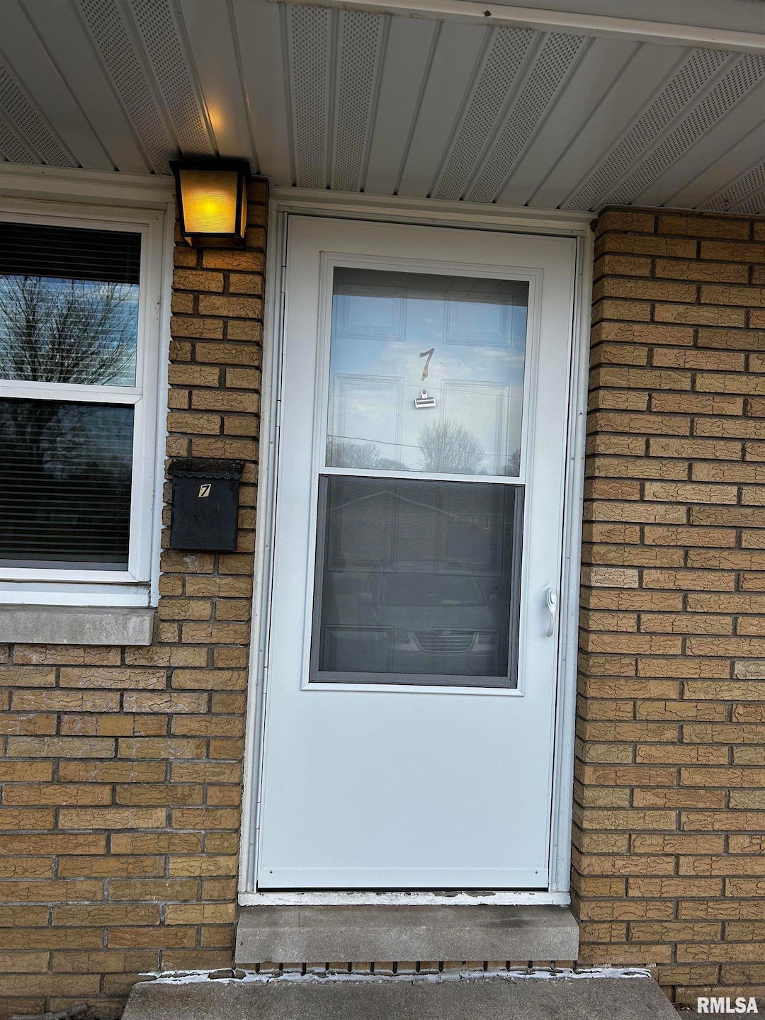 1102 Oxford Ave unit 7, Pekin, IL 61554 - photo 1