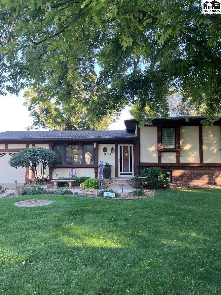 816 Iowa Ave, Pratt, KS 67124 - photo 1