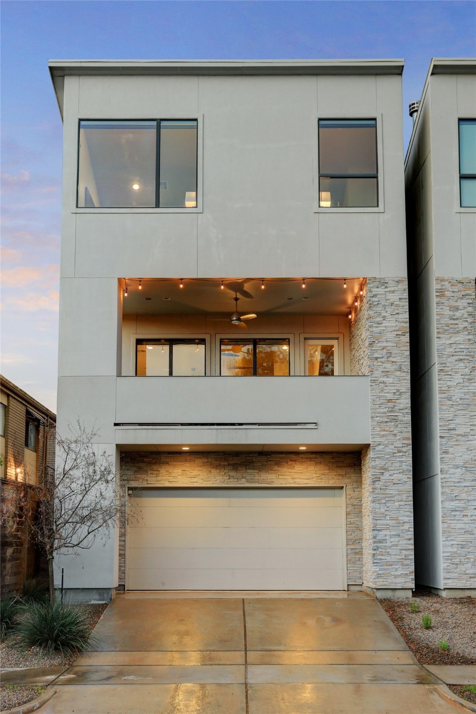 Welcome to 1617 Wichita Street - Striking freestan