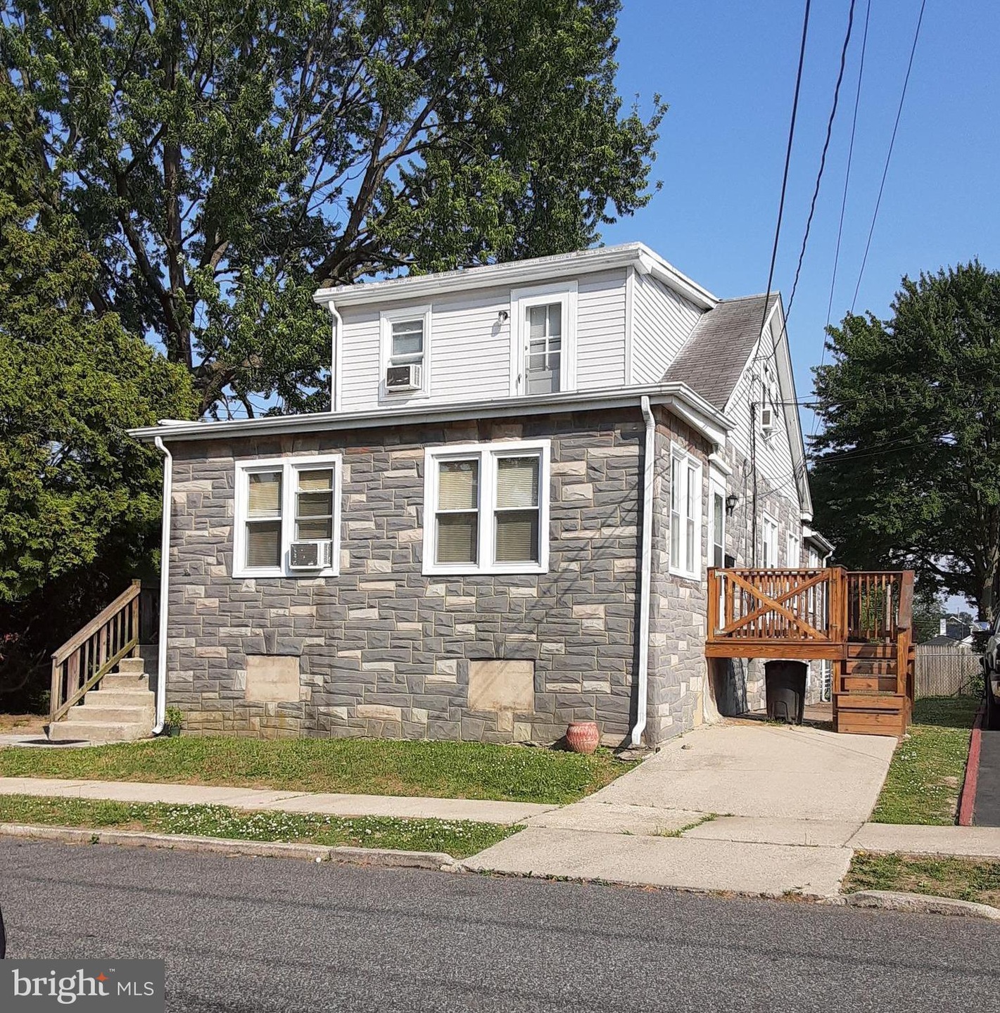 438 Broomall St, Folsom, PA 19033 - photo 1