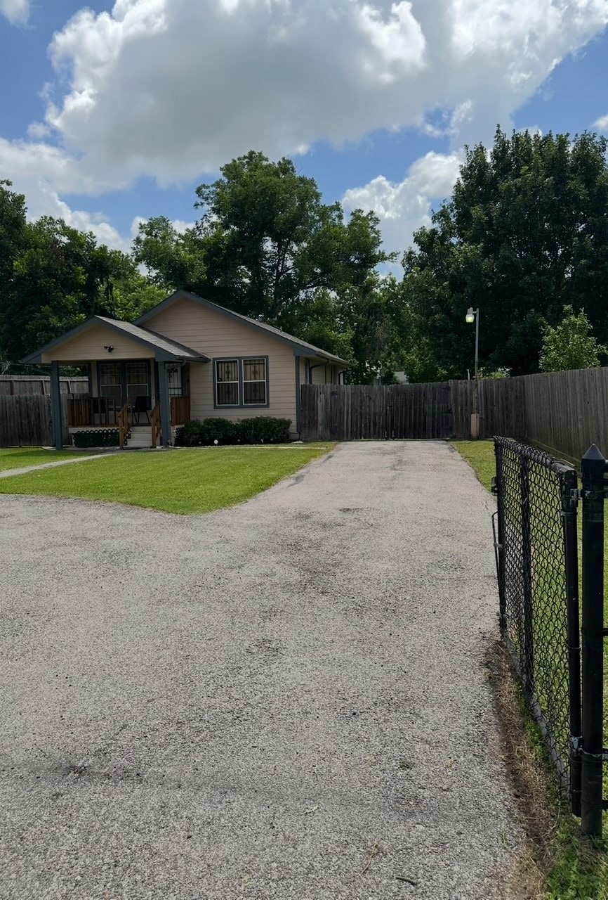Front entry driveway circular