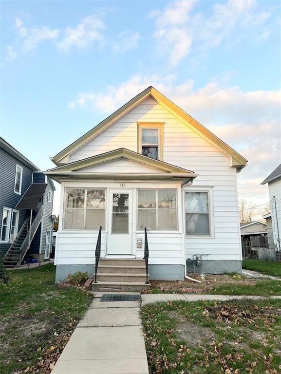 906 E Ave NW, Cedar Rapids, IA 52405 - photo 1