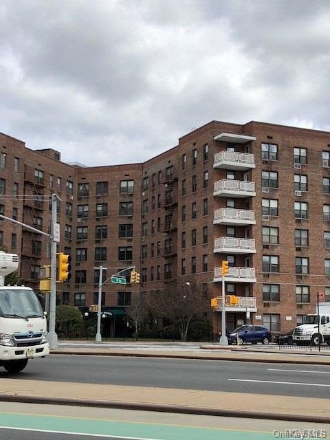 Park Manor Condo unit 7Aa, Forest Hills, NY 11375 - photo 1