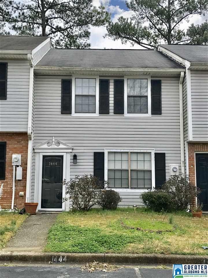 Welcome home to Applegate!