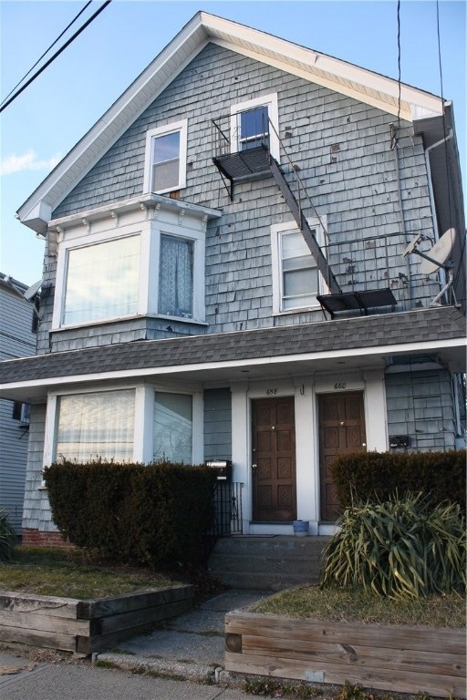 658 Central Ave, Pawtucket, RI 02861 - photo 1
