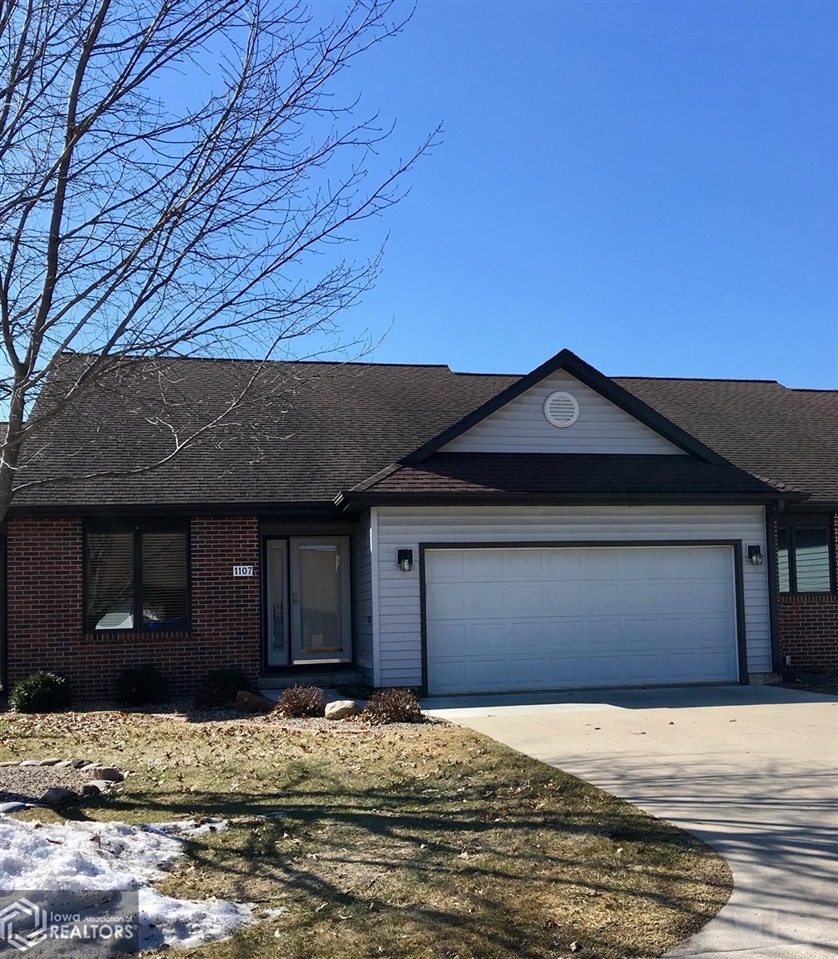 1107 W 18th St S, Newton, IA 50208 - photo 1