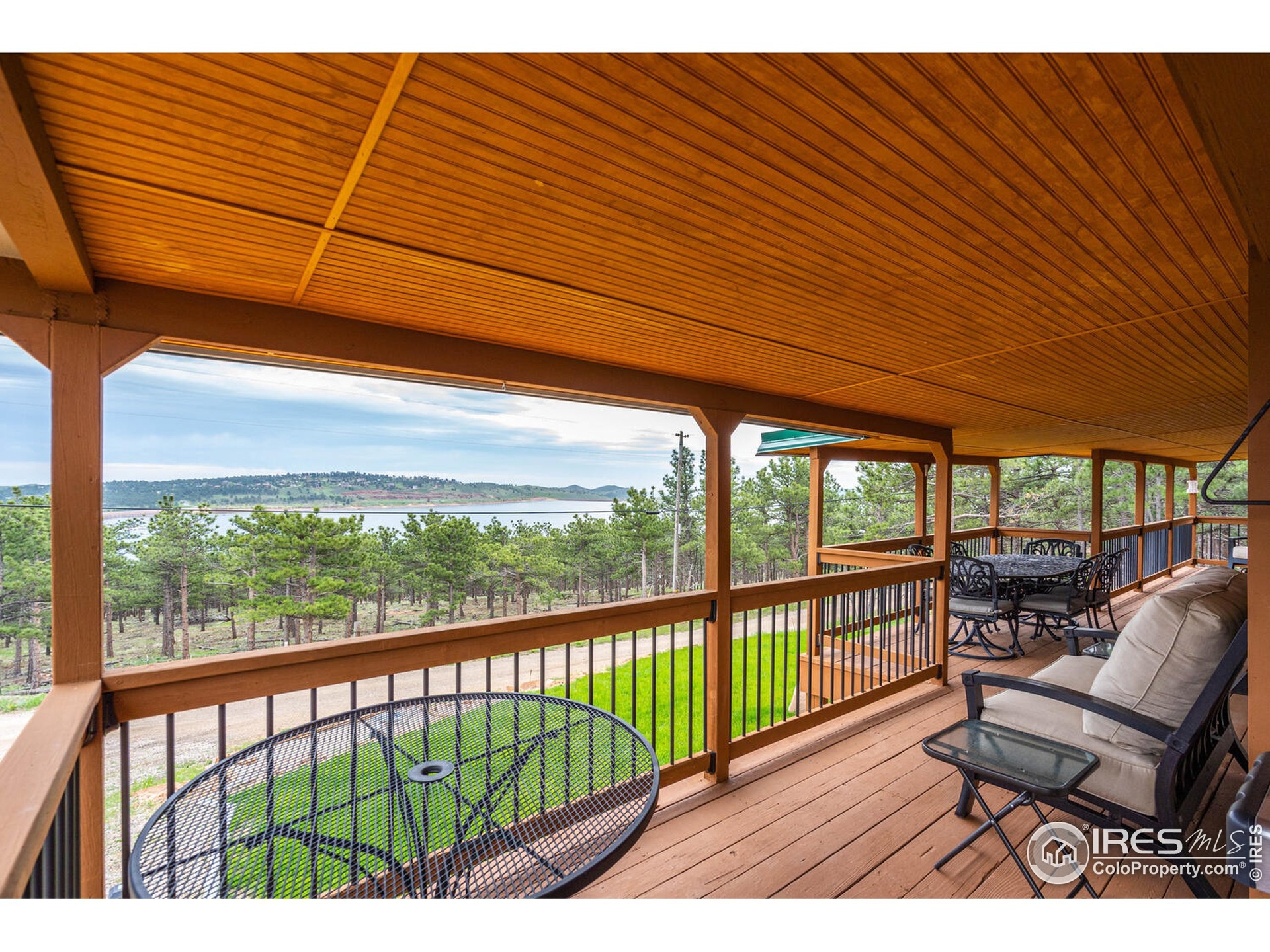 Welcome to 3645 Rainbow View Lane!