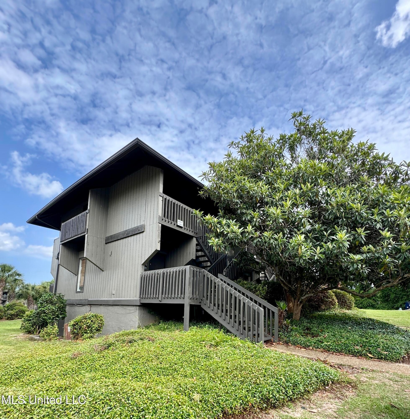 Lanai Bldg H
