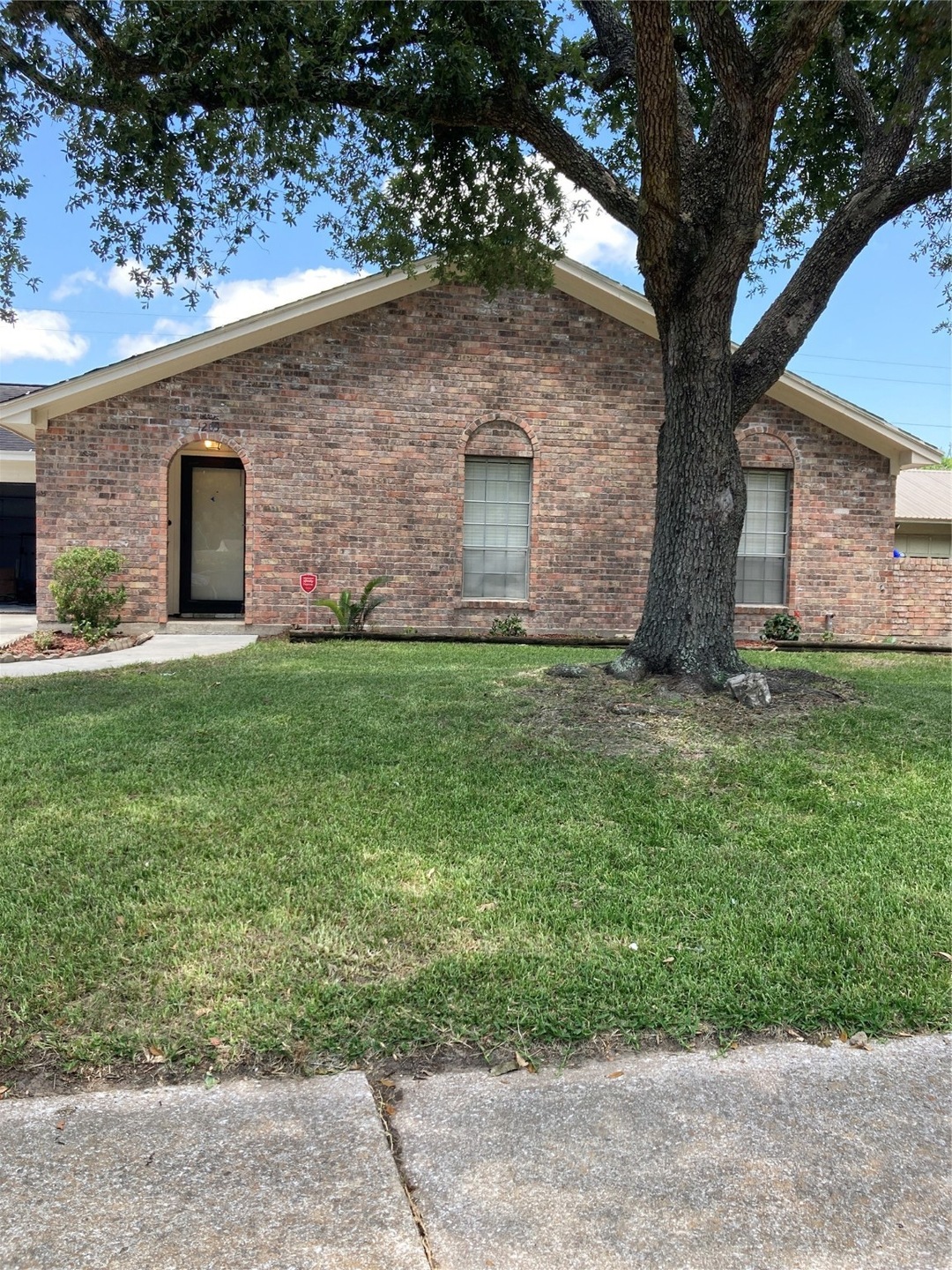 1203 Bayou Dr, Alvin, TX 77511 - photo 1