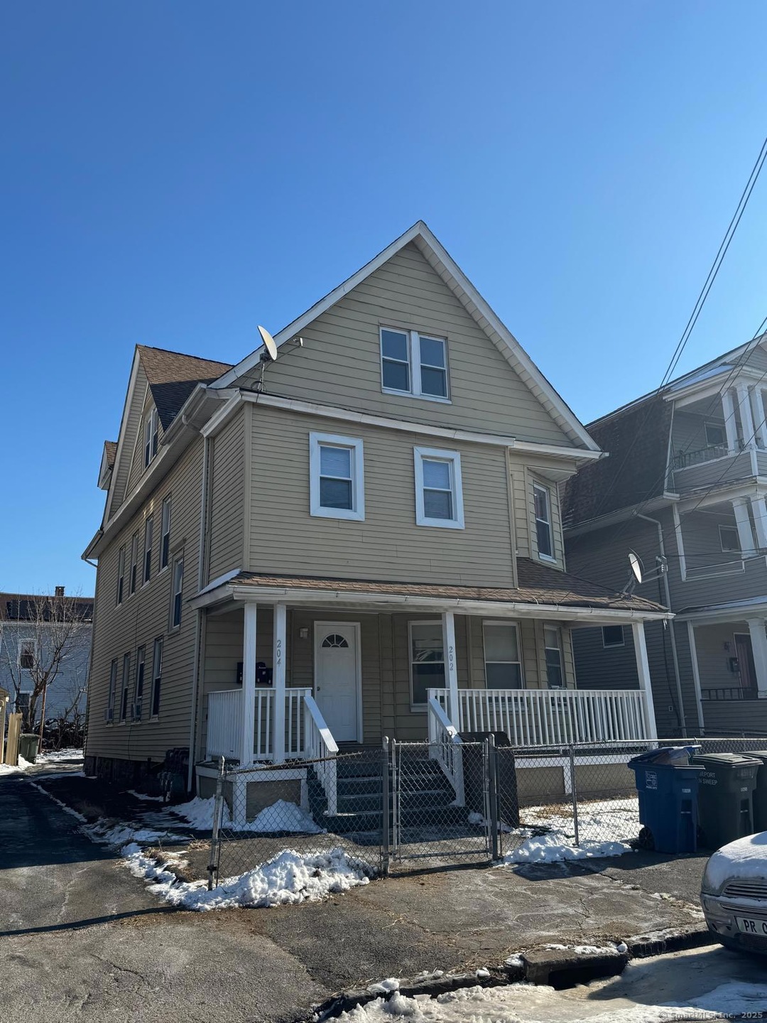 202 6th St unit 3rd, Bridgeport, CT 06607 - photo 1