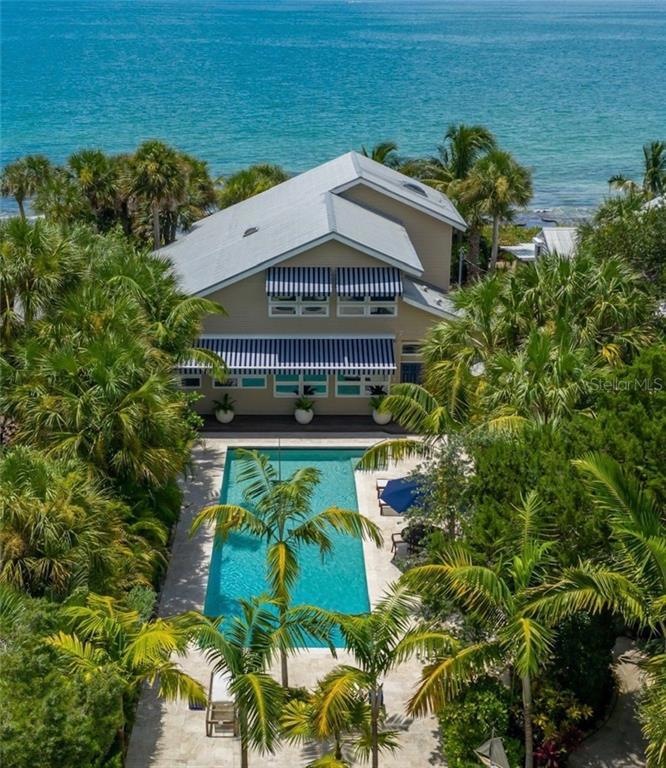 Courtyard pool & Residence on Gulf