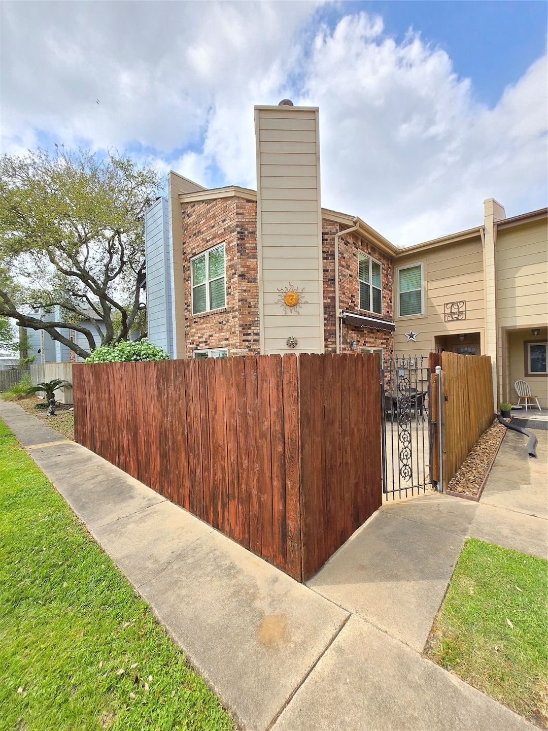 1730 Avenue C unit F, El Campo, TX 77437 - photo 1