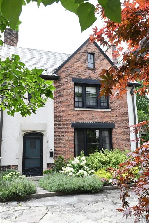 Welcome to 8 Mayfair Lane!