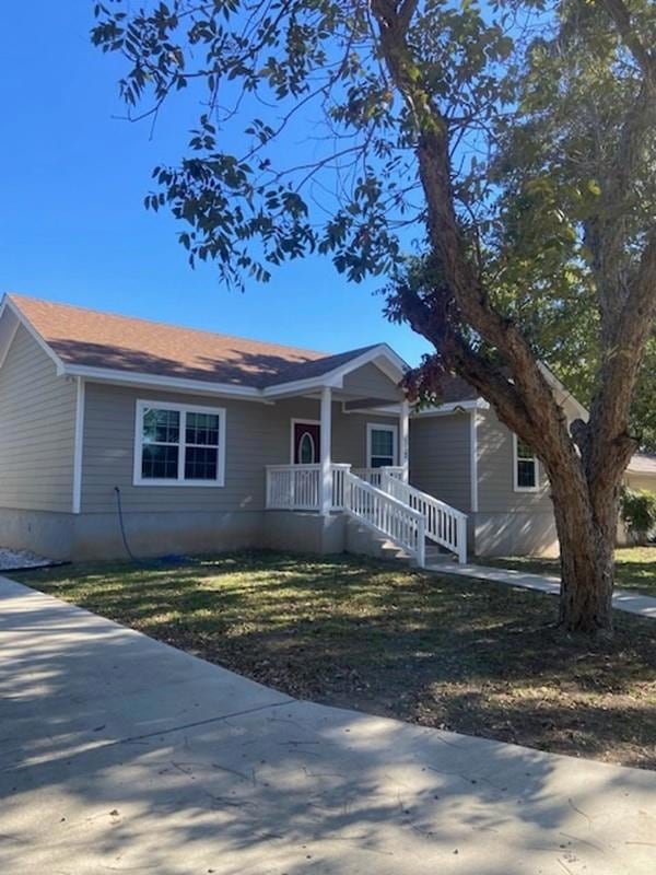 112 Palmo Dr, Luling, TX 78648 - photo 1