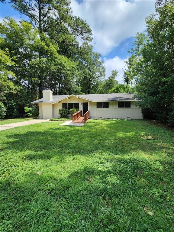View of front of house with a front yard