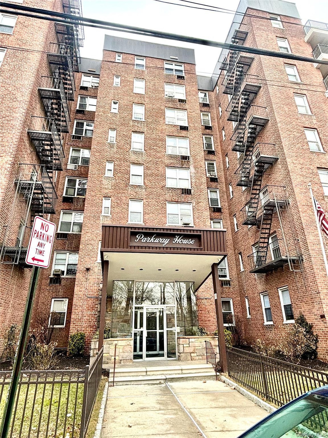 Parkway House unit 7H, Yonkers, NY 10704 - photo 1