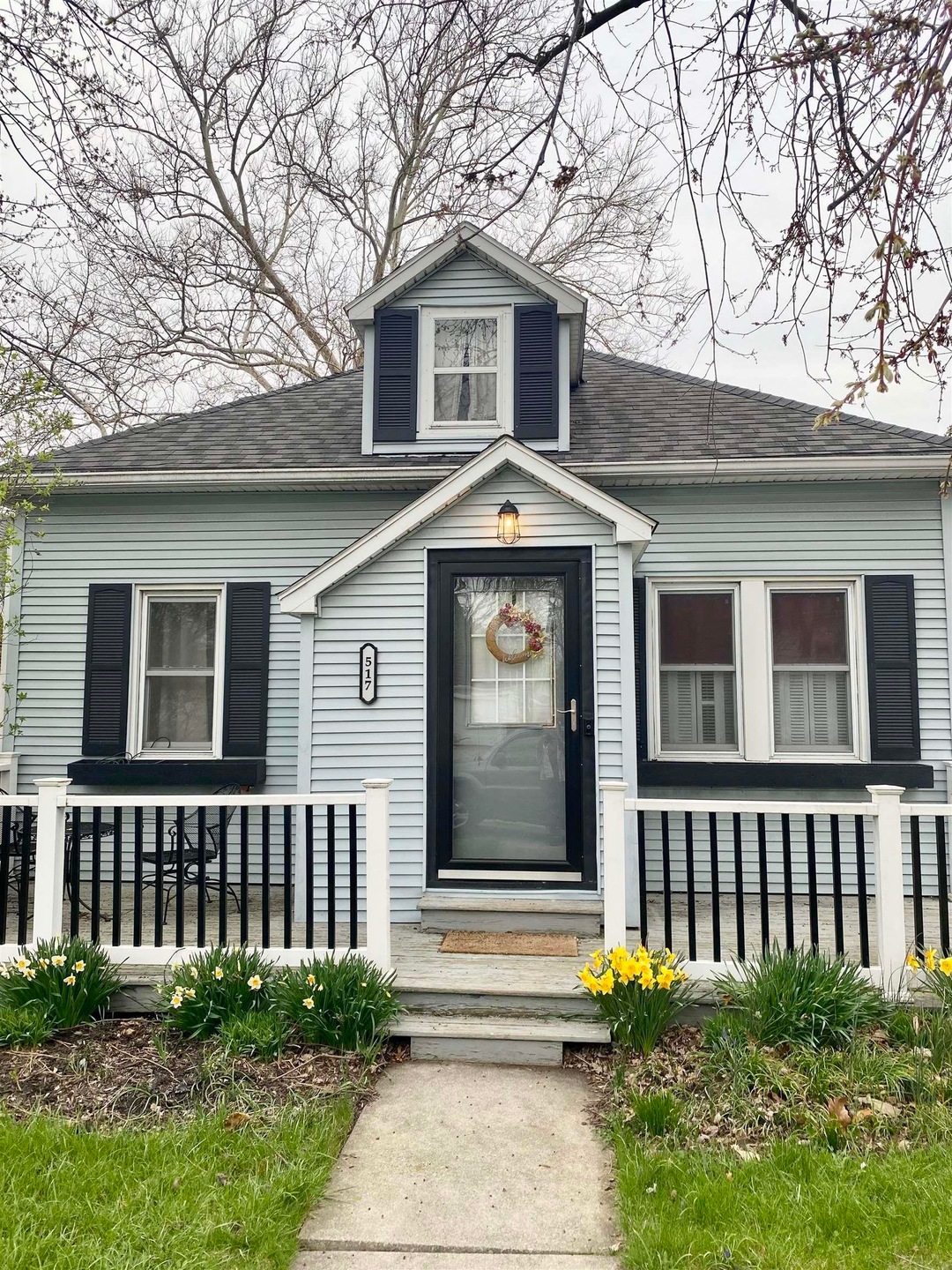 517 W Compromise St, Berne, IN 46711 - photo 1