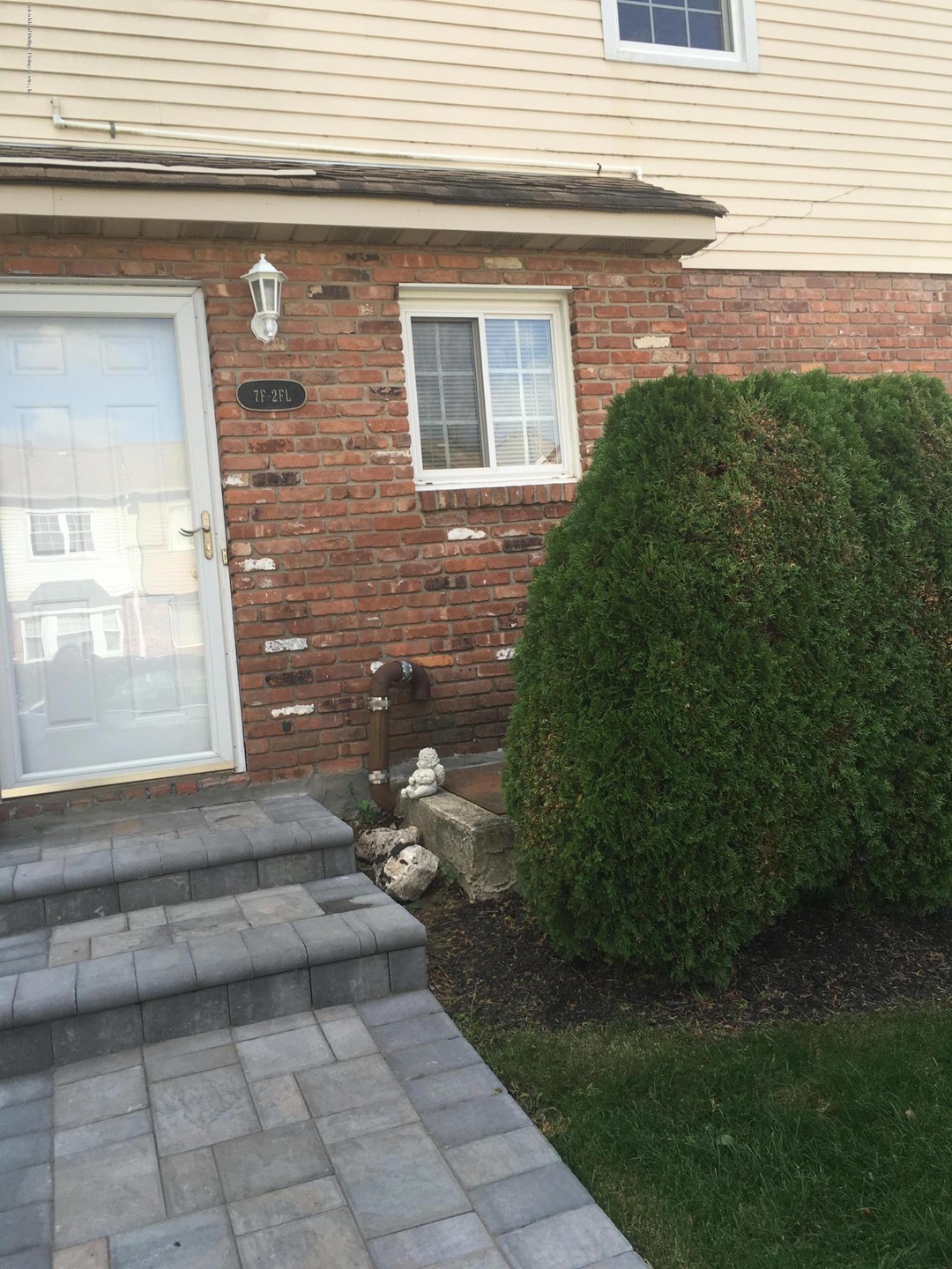 7 Franklin Ln unit 2 F, Staten Island, NY 10306 - photo 1