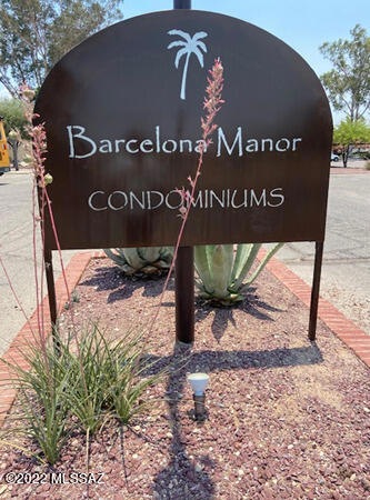 Barcelona Manor Sign