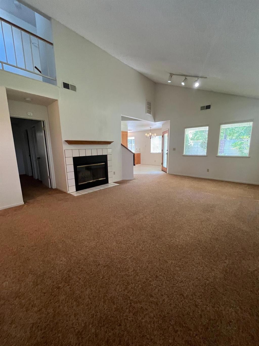 763 E Robin Ln, Fresno, CA 93730 - photo 1