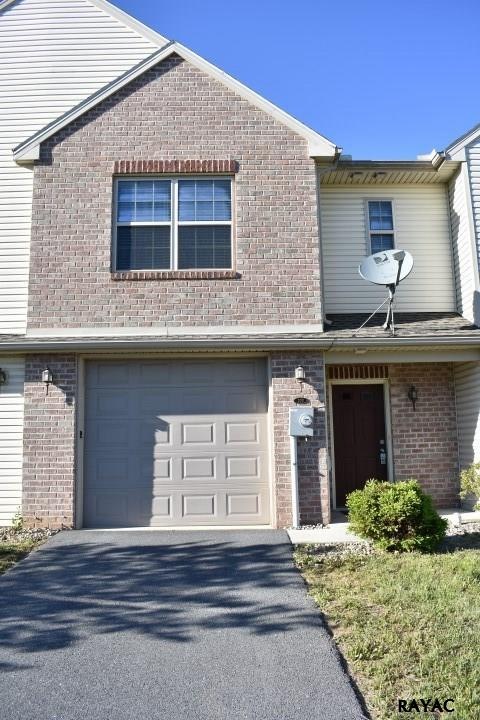 222 Merriweather Dr, Chambersburg, PA 17201 - photo 1